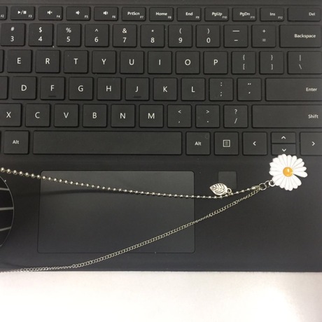 Manufacturers direct cross-border new accessories small Daisy necklace fashion trend small fashion accessories for Couples universal accessories