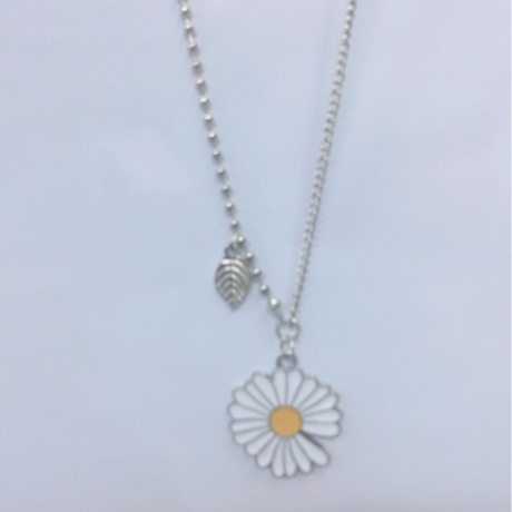 Manufacturers direct cross-border new accessories small Daisy necklace fashion trend small fashion accessories for Couples universal accessories