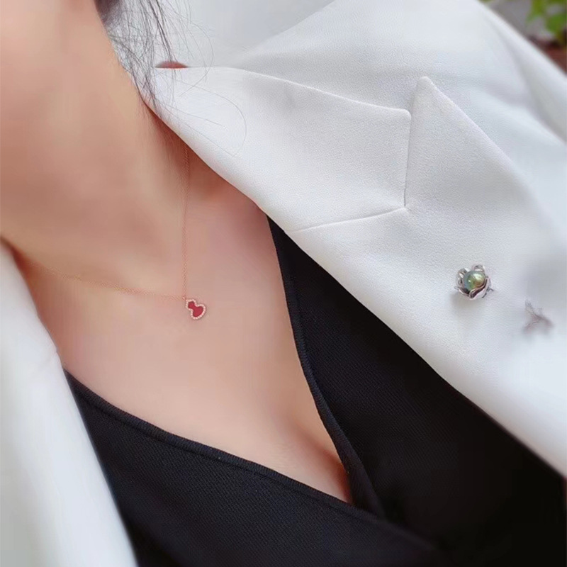 Seiko Calabash Pendent Necklace Female Red Agate White Shell Inlaid with Diamond Rose Gold Clavicle Necklace Calligraphy Chinese Style