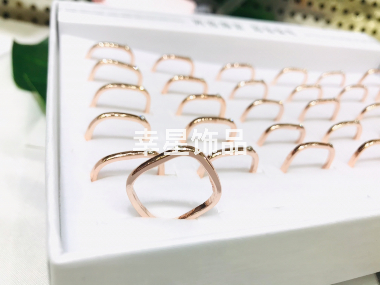 Small Square Ring Female TikTok Xiaohongshu Internet Celebrity Popular Simple Bracelet Simple and Light Luxury Advanced Square Ring Titanium Steel No Fading