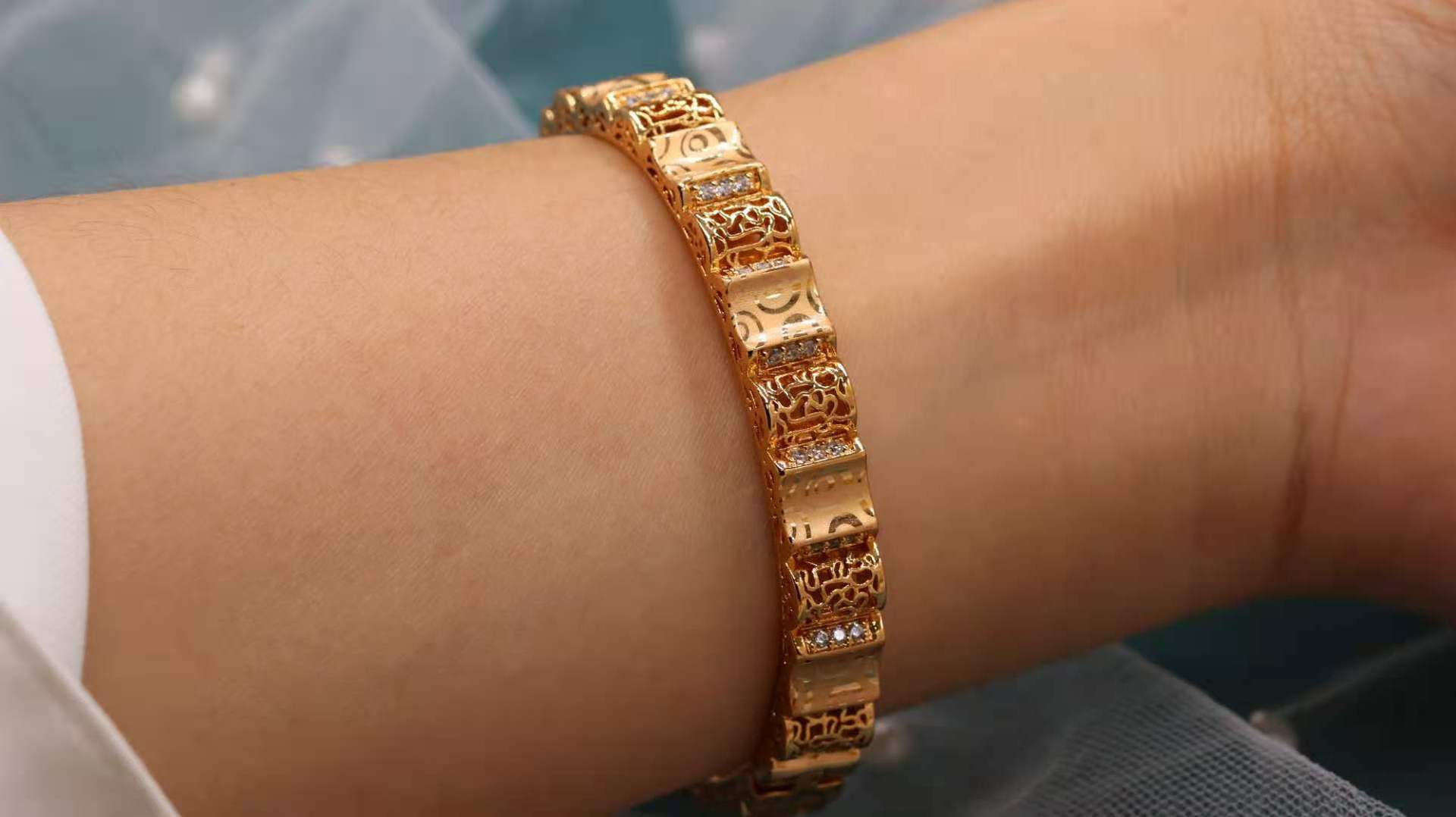 Copper-Plated Gold European and American Style Elegant Fashion Geometric Hand Open-Ended Bracelet Factory Guangzhou Direct Wholesale Micro Inlaid Zircon