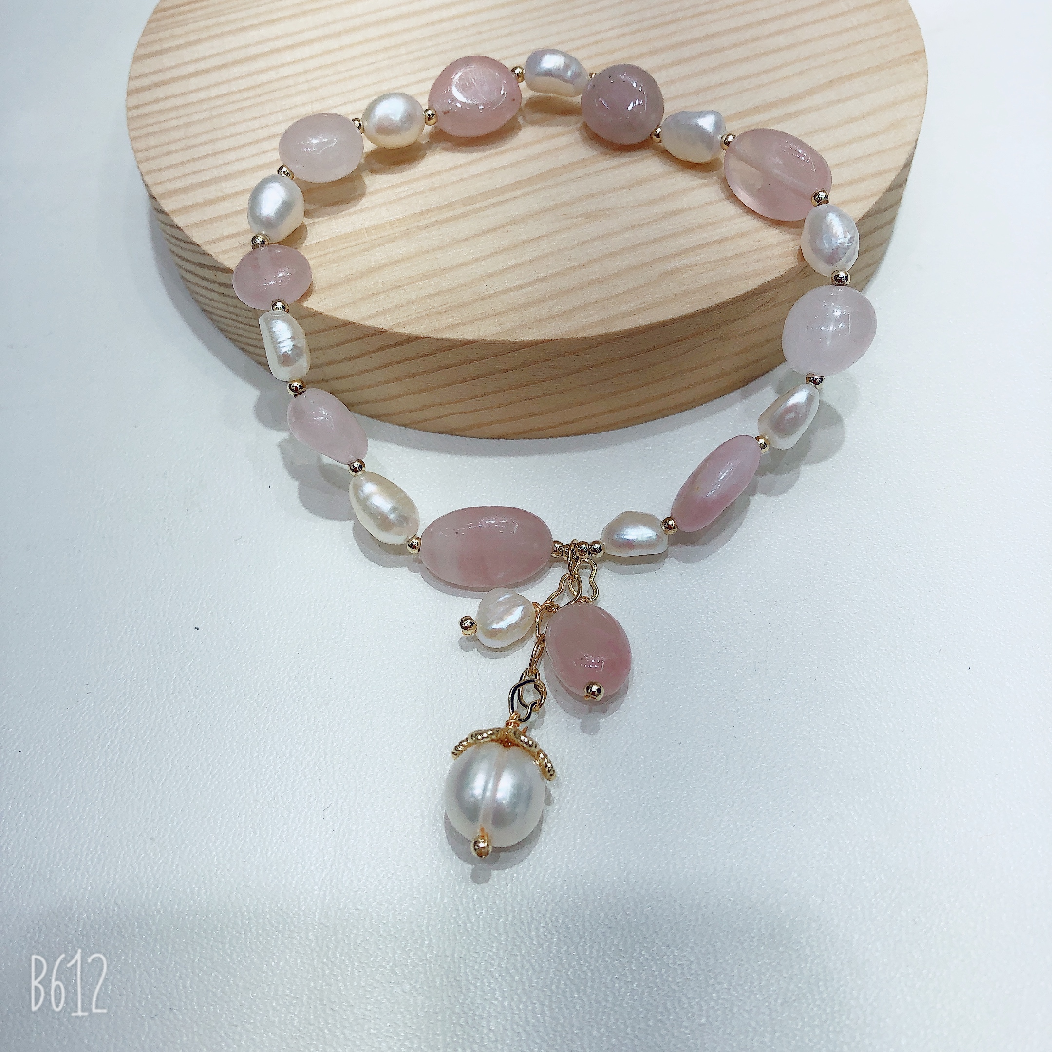The most popular 14K real gold amethyst bracelet this year is The original pearl design bracelet for domestic sale