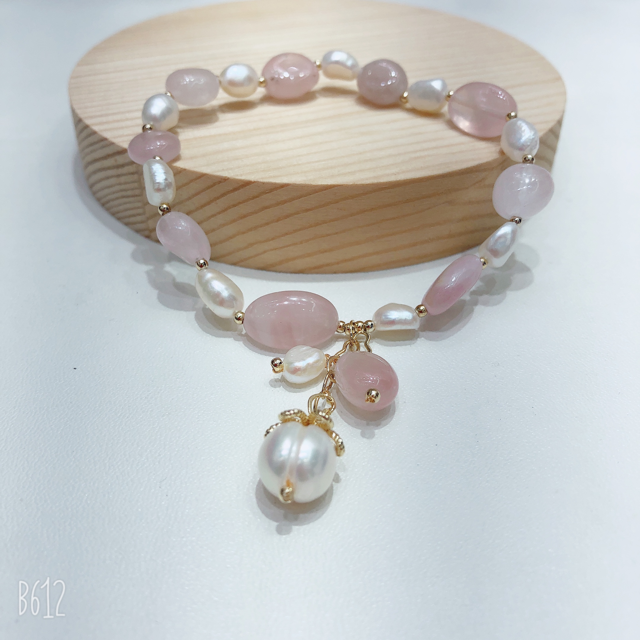 The most popular 14K real gold amethyst bracelet this year is The original pearl design bracelet for domestic sale