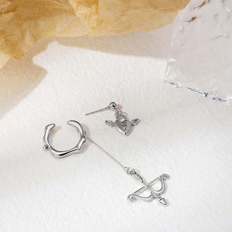 Silver Needle Love Heart Stud Earrings the Arrow of Love Ear Clip Female Dark Retro Simple Kuchao Metal Ear Studs Earrings