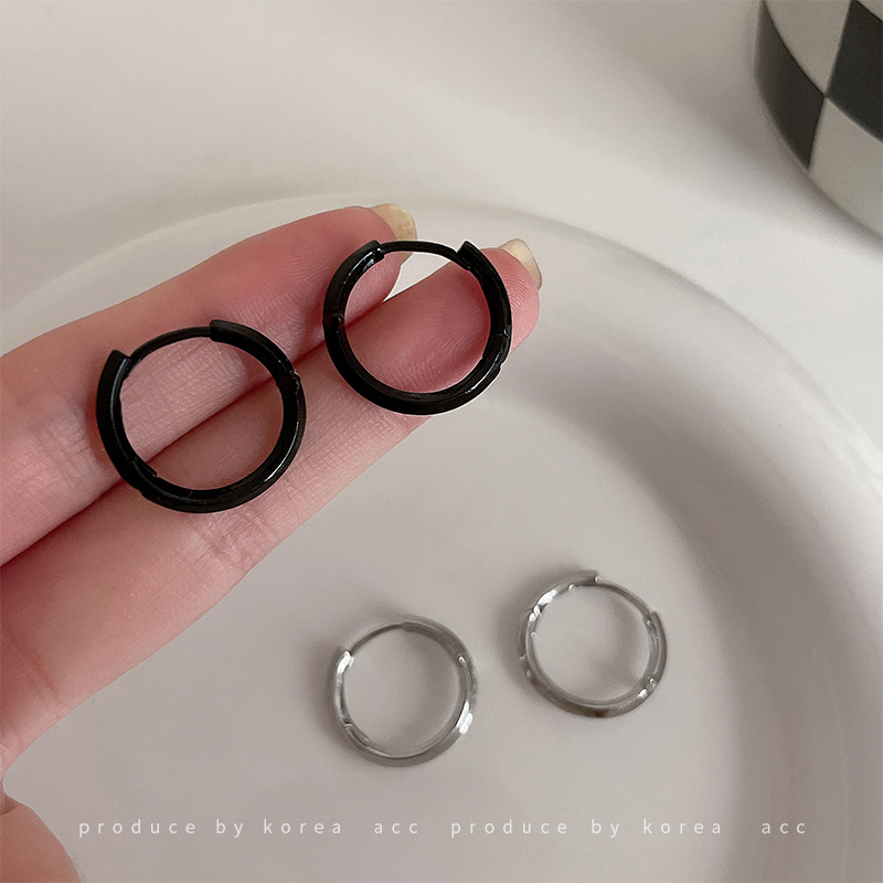 Korean Geometric round Ear Clip Ins Style Simple and Cool Stud Earrings Graceful and Petite Earrings Autumn and Winter New Studs Women