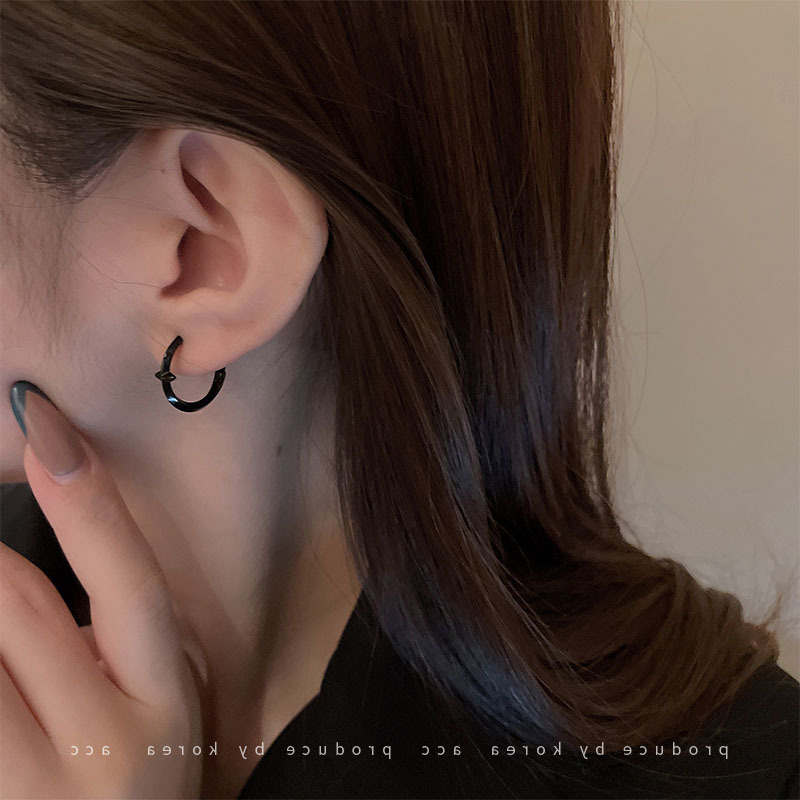 Korean Geometric round Ear Clip Ins Style Simple and Cool Stud Earrings Graceful and Petite Earrings Autumn and Winter New Studs Women
