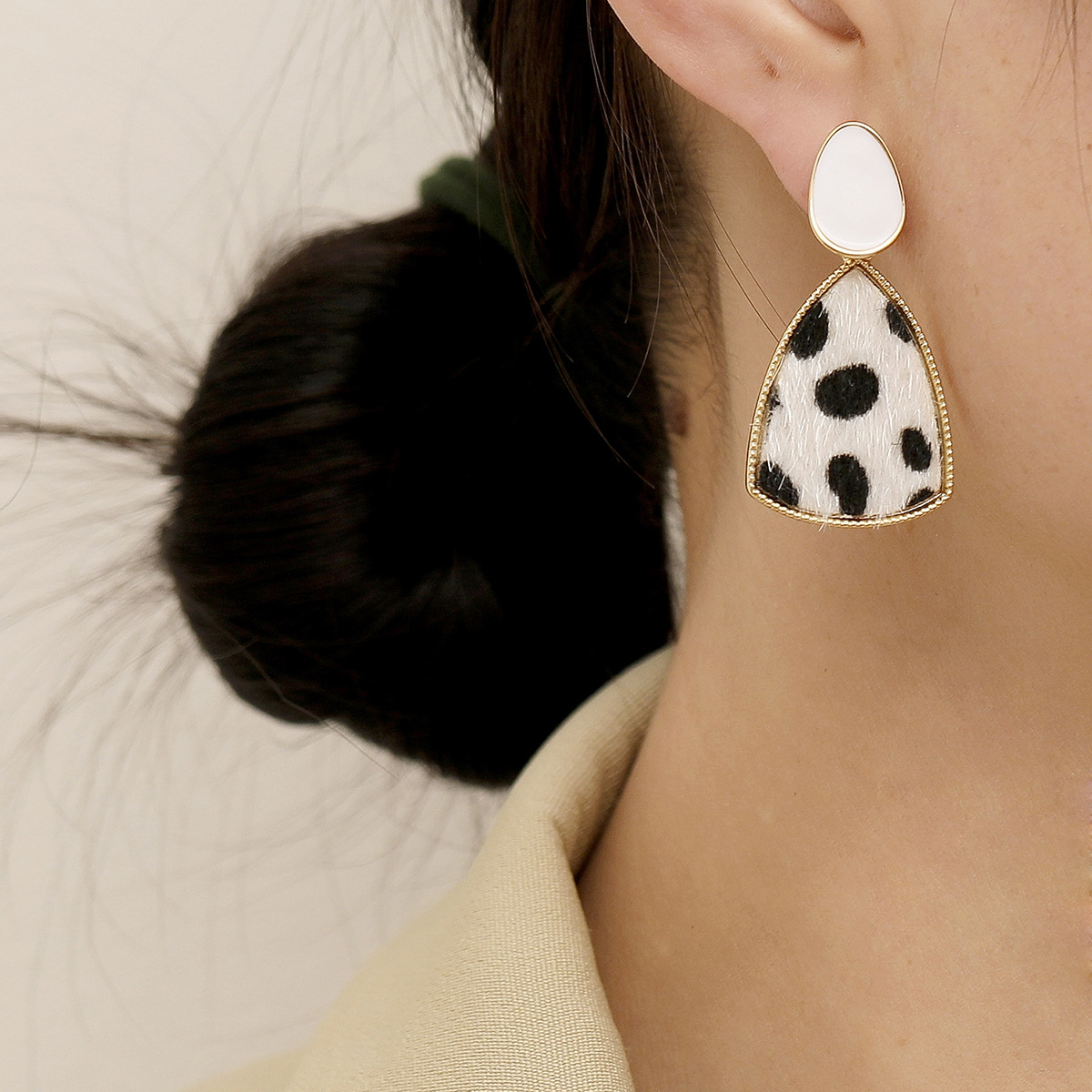  Stitching Contrast Earrings Korean Retro Temperament Dripping Stud Earrings Personality Wild Earrings  Ear Studs