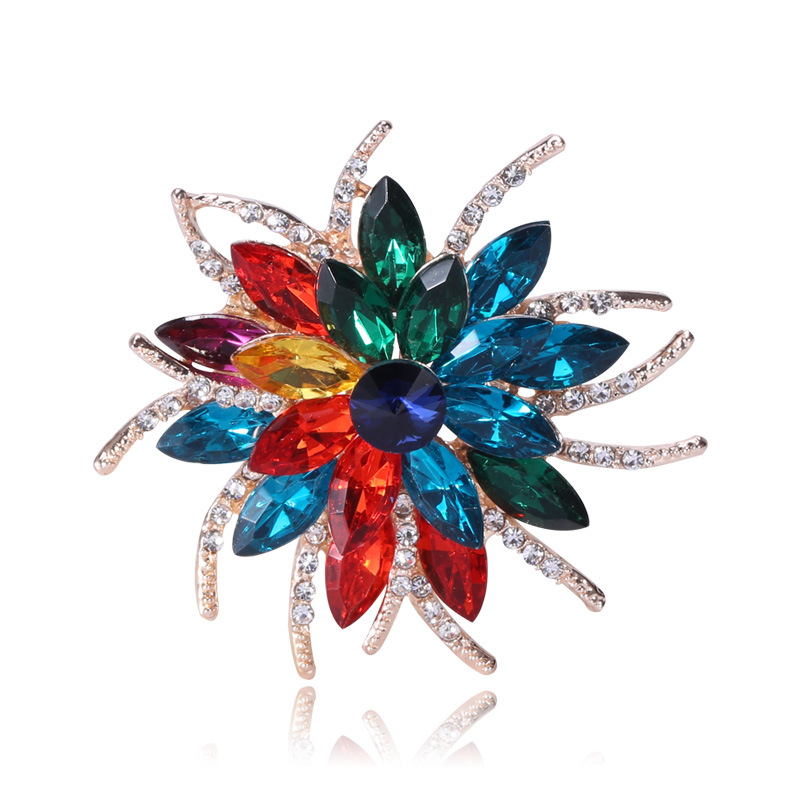 Cross-border Korean version of high-end handmade crystal acrylic color flower brooch women&#039;s clothing accessories corsage manufacturers direct