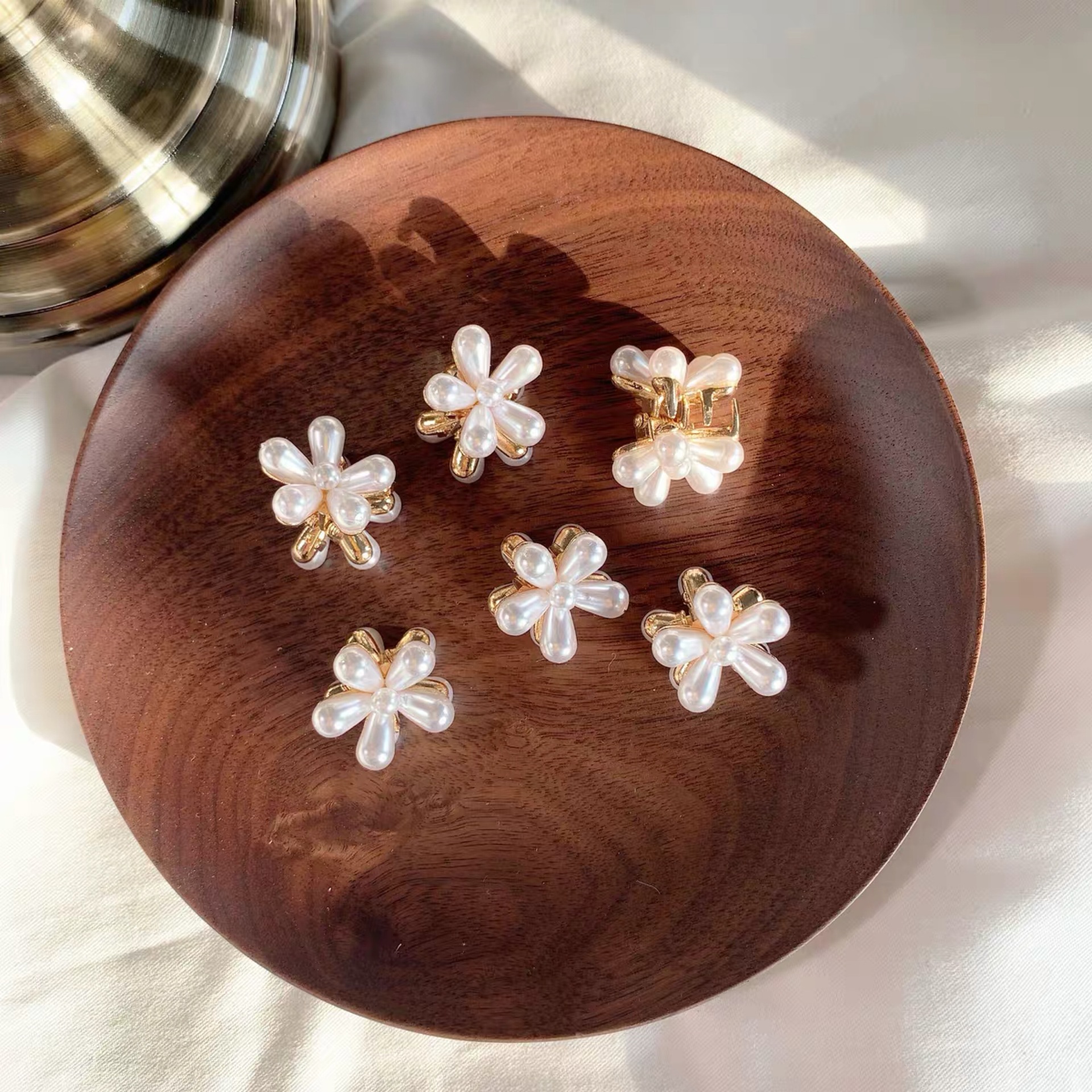 French Style Vintage Pearl Daisy Flower Barrettes Small Jaw Clip Ins Sweet Hair Pin Mini Hair Claw Korean Hair Accessories for Women