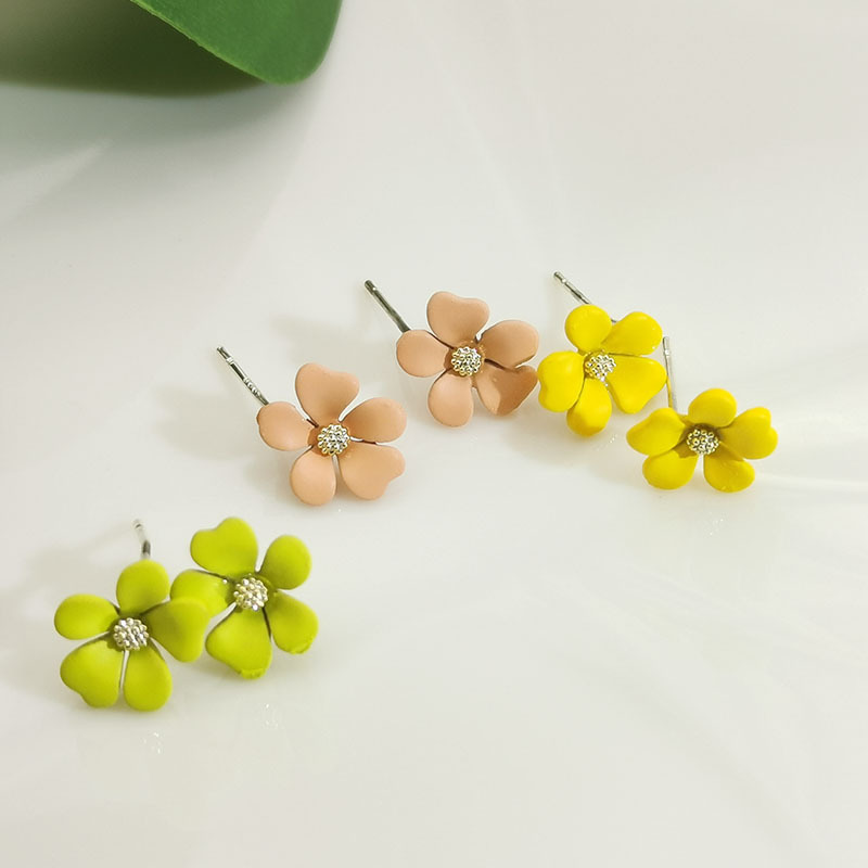 A large bottle of silver needle east gate Spring and summer hot style Fresh Earrings lovely factory wholesale