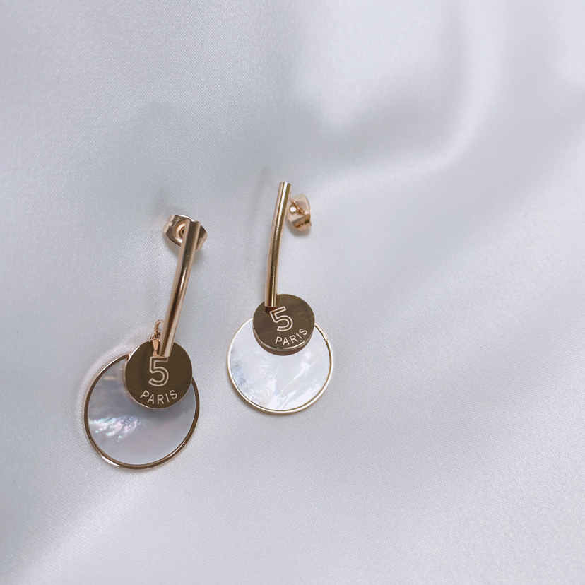 Shell Earrings Natural Elegant Fritillaria Earrings Titanium Steel Mesh Red Popular Ornament Earrings Factory Currently Available Wholesale