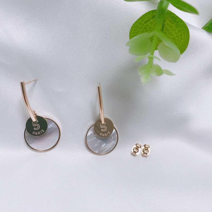 Shell Earrings Natural Elegant Fritillaria Earrings Titanium Steel Mesh Red Popular Ornament Earrings Factory Currently Available Wholesale