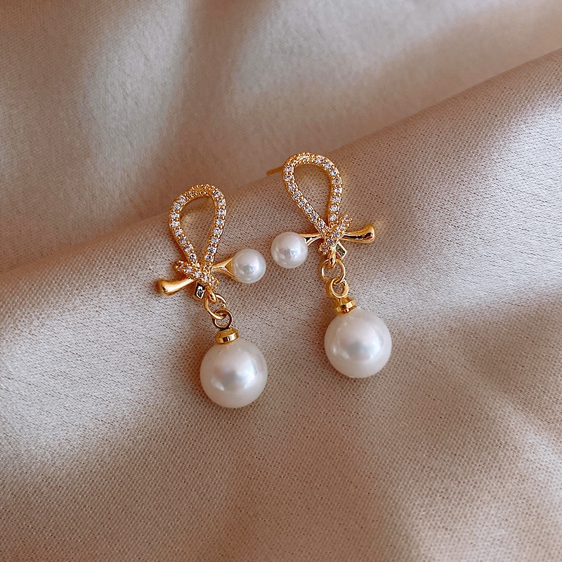 Korean New Sterling Silver Needle Asymmetric Pearl Earrings Female Online Influencer Elegance, Fashion, Simplicity Frosty Style Earrings Fashion