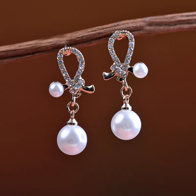 Korean New Sterling Silver Needle Asymmetric Pearl Earrings Female Online Influencer Elegance, Fashion, Simplicity Frosty Style Earrings Fashion