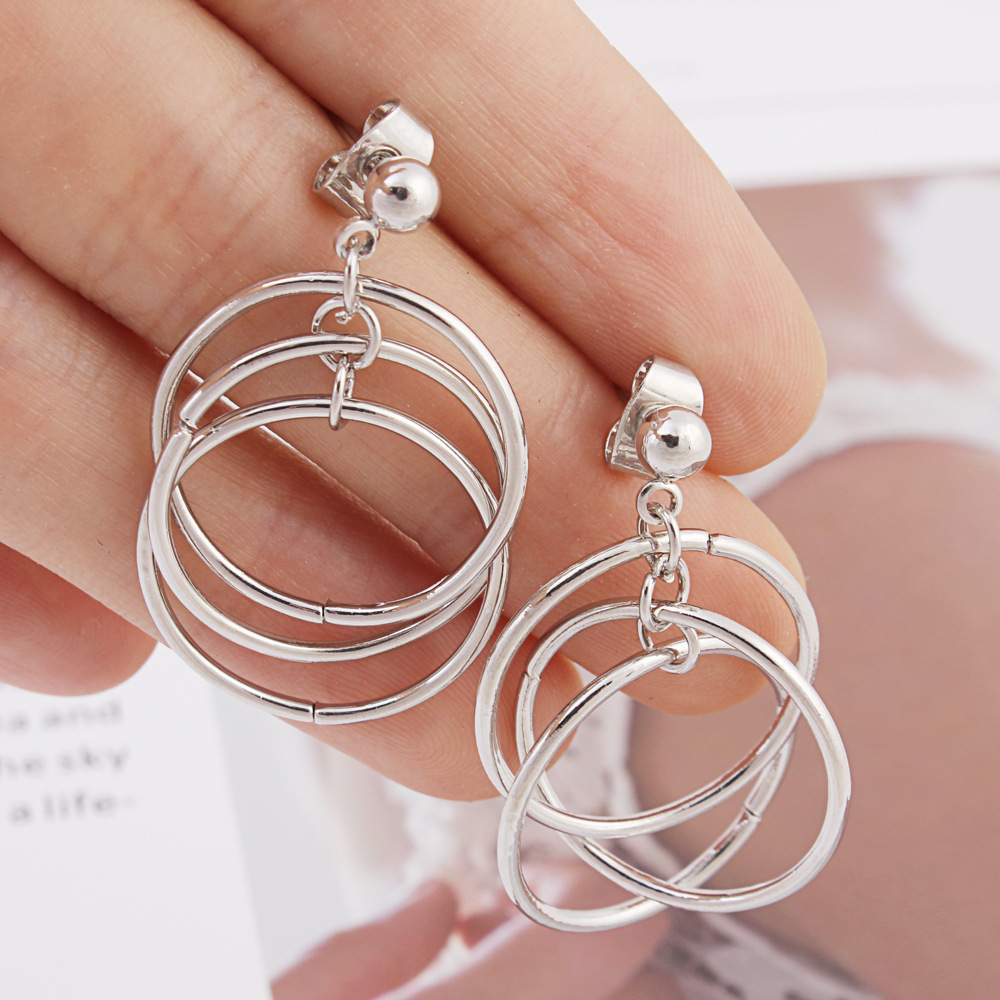 BTS same type of bulletin proof youth group Kim tai hang v same style of stud earrings MAMA ring multi-ring earrings stud (single)
