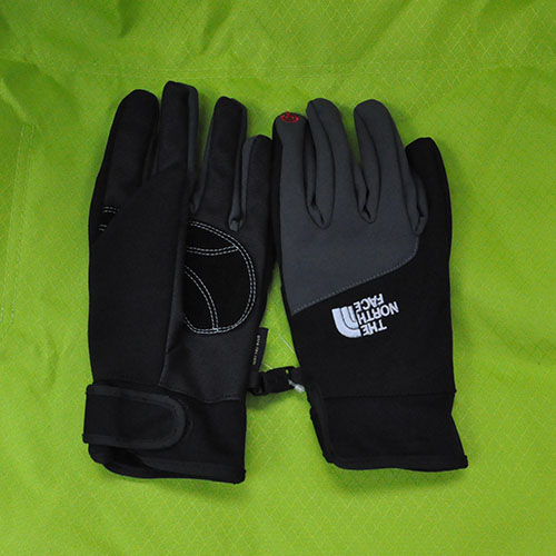 Man sporty warm gloves mittens ski gloves