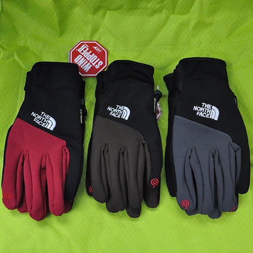 Man sporty warm gloves mittens ski gloves