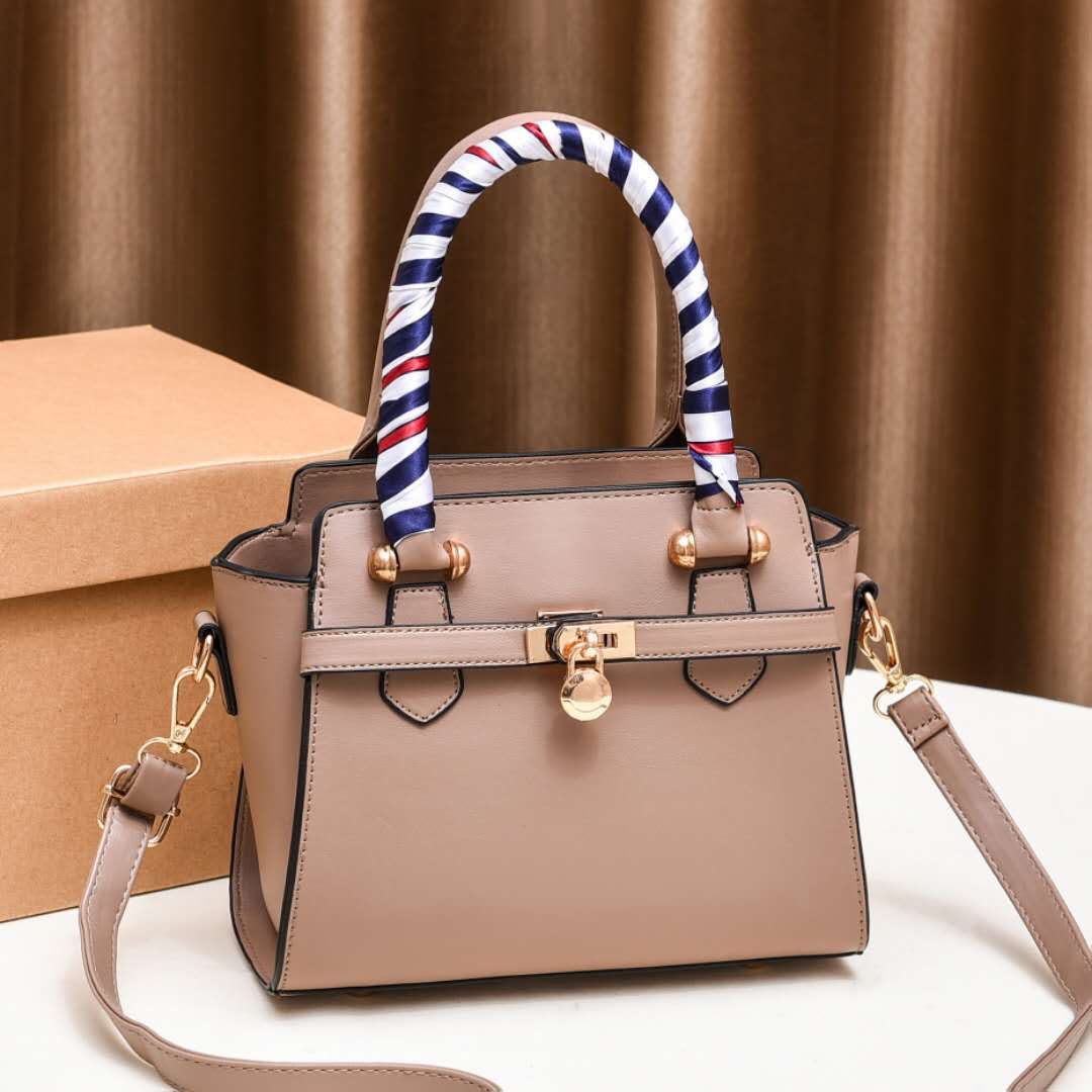 Lady Shoulder Bag New Modern Minimalist Solid Package Schoolgirl Bag Ladies Handbag Fashion Bag Currently Available Wholesale Lady Shoulder Bag New Modern Minimalist Solid Package Schoolgirl Bag Ladies Handbag Fashion Bag Currently Available Wholesale