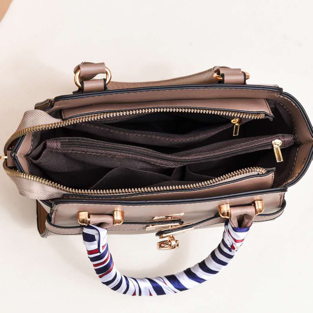 Lady Shoulder Bag New Modern Minimalist Solid Package Schoolgirl Bag Ladies Handbag Fashion Bag Currently Available Wholesale Lady Shoulder Bag New Modern Minimalist Solid Package Schoolgirl Bag Ladies Handbag Fashion Bag Currently Available Wholesale
