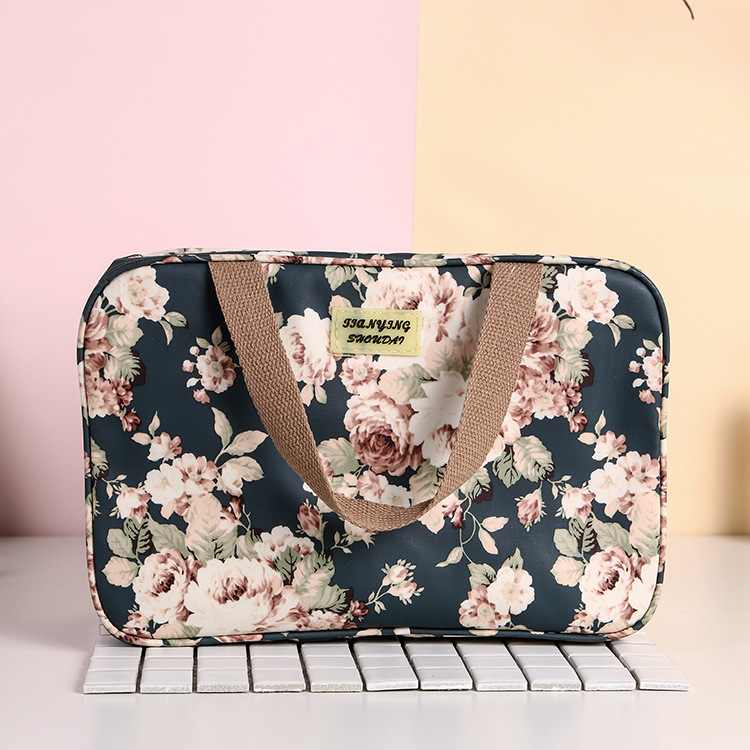 The factory&#039;s new printed multi-functional make-up bag fabric soft and large capacity travel fashion bag