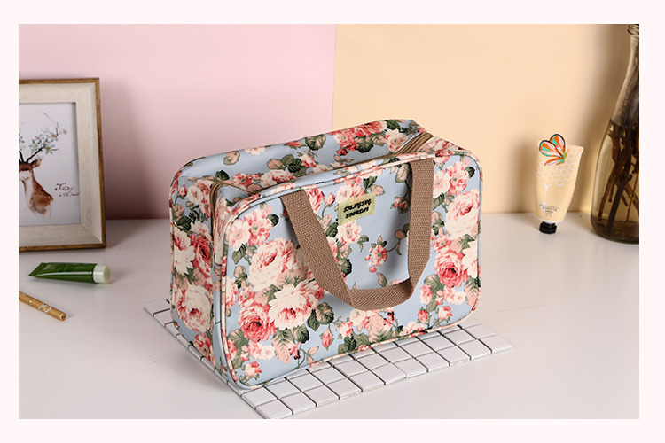 The factory's new printed multi-functional make-up bag fabric soft and large capacity travel fashion bag