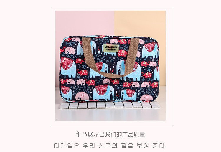 The factory's new printed multi-functional make-up bag fabric soft and large capacity travel fashion bag