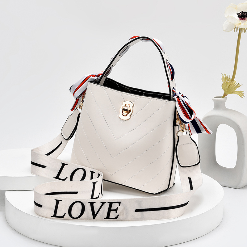Currently Available Wholesale Women&#039;s Shoulder Bag New Modern Simple Solid Color Bag Schoolgirl Bag Women&#039;s Handbag Fashion Bag