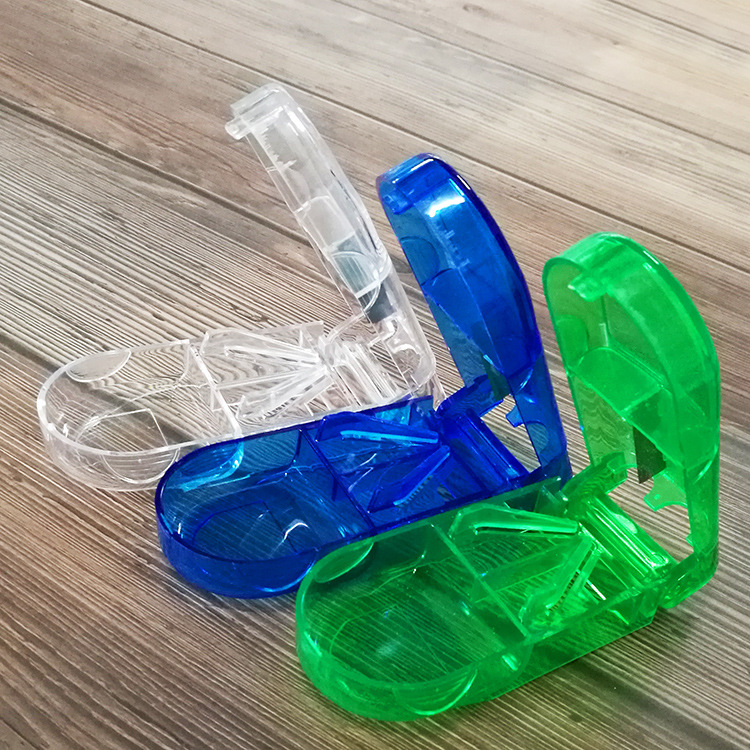 Transparent Pill Cutter with Divide Tablet Medicine Dispenser for the Elderly Convenient Carrying Travel Medicine Separating Box Medicine Cutter Box