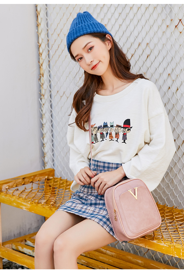 Small Bookbag 2021 Korean Women Bag Street Trendy Small Backpack Handbag Shoulder Messenger Bag Pu Oily Leather Small Bag Small Bookbag 2021 Korean Women Bag Street Trendy Small Backpack Handbag Shoulder Messenger Bag Pu Oily Leather Small Bag