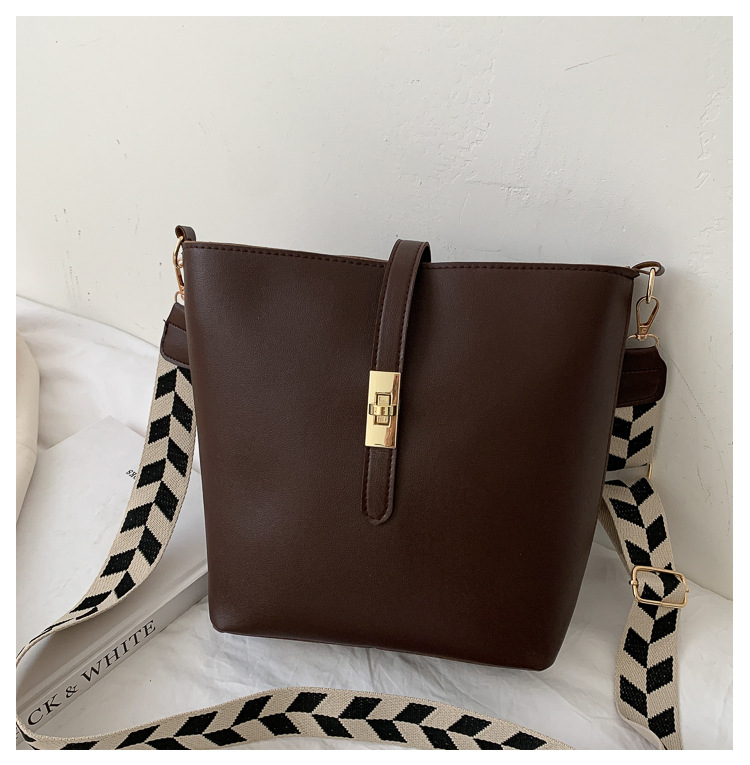 Vintage Bag Broadband Crossbody Bag Shoulder Western Style Bucket Bag Vintage Bag Broadband Crossbody Bag Shoulder Western Style Bucket Bag