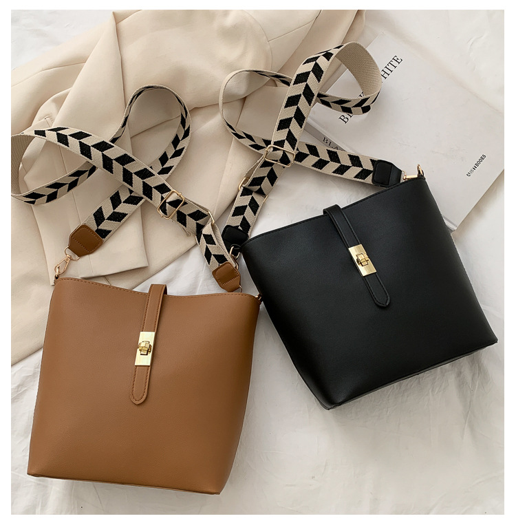Vintage Bag Broadband Crossbody Bag Shoulder Western Style Bucket Bag Vintage Bag Broadband Crossbody Bag Shoulder Western Style Bucket Bag