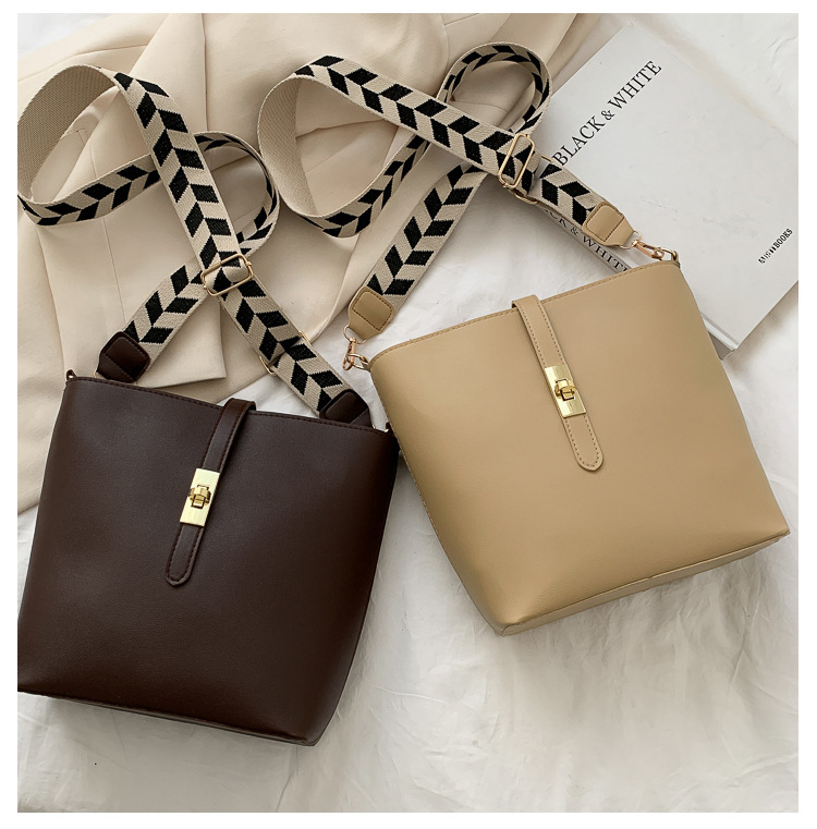 Vintage Bag Broadband Crossbody Bag Shoulder Western Style Bucket Bag Vintage Bag Broadband Crossbody Bag Shoulder Western Style Bucket Bag