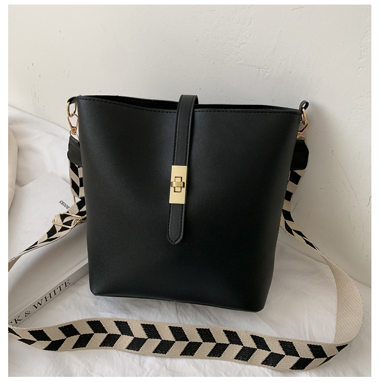 Vintage Bag Broadband Crossbody Bag Shoulder Western Style Bucket Bag Vintage Bag Broadband Crossbody Bag Shoulder Western Style Bucket Bag