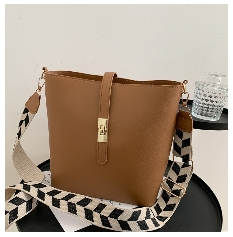Vintage Bag Broadband Crossbody Bag Shoulder Western Style Bucket Bag Vintage Bag Broadband Crossbody Bag Shoulder Western Style Bucket Bag