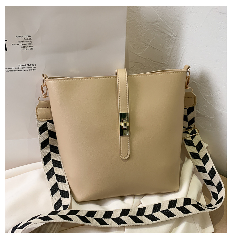 Vintage Bag Broadband Crossbody Bag Shoulder Western Style Bucket Bag Vintage Bag Broadband Crossbody Bag Shoulder Western Style Bucket Bag