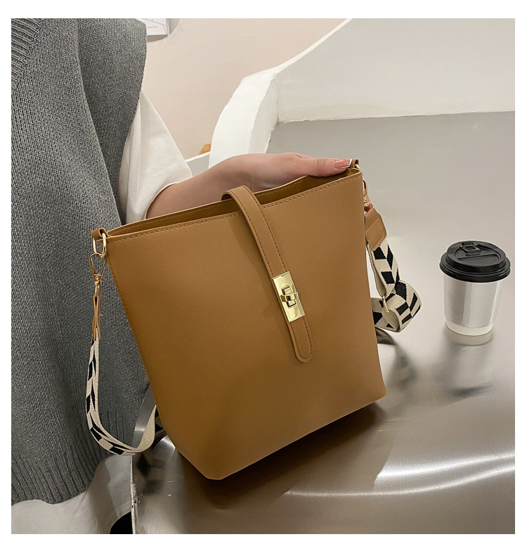Vintage Bag Broadband Crossbody Bag Shoulder Western Style Bucket Bag Vintage Bag Broadband Crossbody Bag Shoulder Western Style Bucket Bag