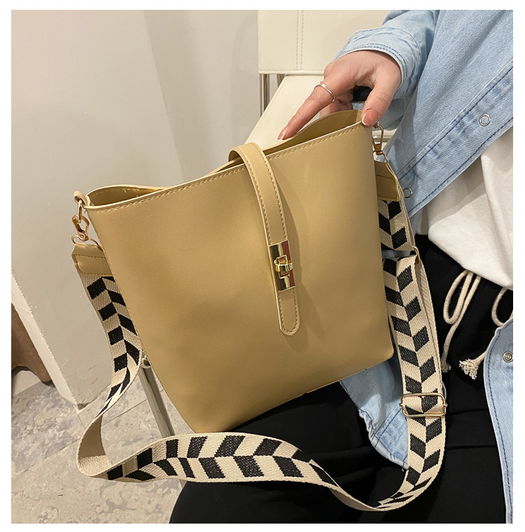 Vintage Bag Broadband Crossbody Bag Shoulder Western Style Bucket Bag Vintage Bag Broadband Crossbody Bag Shoulder Western Style Bucket Bag