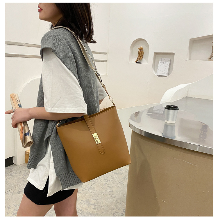 Vintage Bag Broadband Crossbody Bag Shoulder Western Style Bucket Bag Vintage Bag Broadband Crossbody Bag Shoulder Western Style Bucket Bag