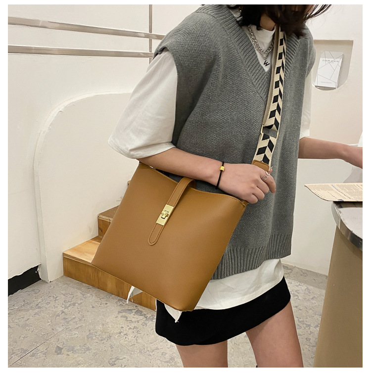 Vintage Bag Broadband Crossbody Bag Shoulder Western Style Bucket Bag Vintage Bag Broadband Crossbody Bag Shoulder Western Style Bucket Bag