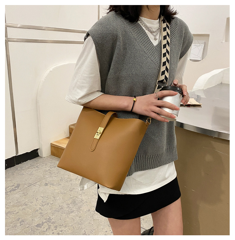 Vintage Bag Broadband Crossbody Bag Shoulder Western Style Bucket Bag Vintage Bag Broadband Crossbody Bag Shoulder Western Style Bucket Bag
