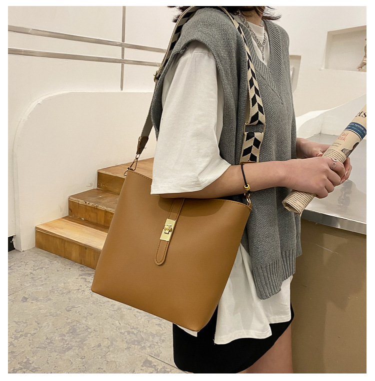 Vintage Bag Broadband Crossbody Bag Shoulder Western Style Bucket Bag Vintage Bag Broadband Crossbody Bag Shoulder Western Style Bucket Bag