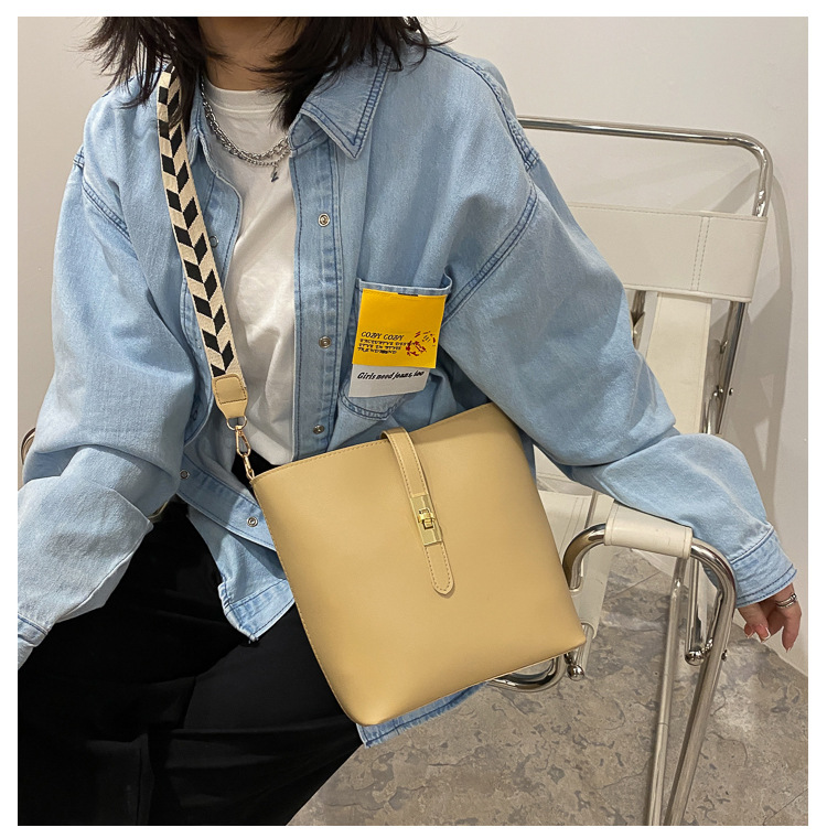 Vintage Bag Broadband Crossbody Bag Shoulder Western Style Bucket Bag Vintage Bag Broadband Crossbody Bag Shoulder Western Style Bucket Bag