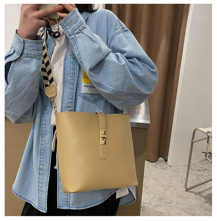 Vintage Bag Broadband Crossbody Bag Shoulder Western Style Bucket Bag Vintage Bag Broadband Crossbody Bag Shoulder Western Style Bucket Bag