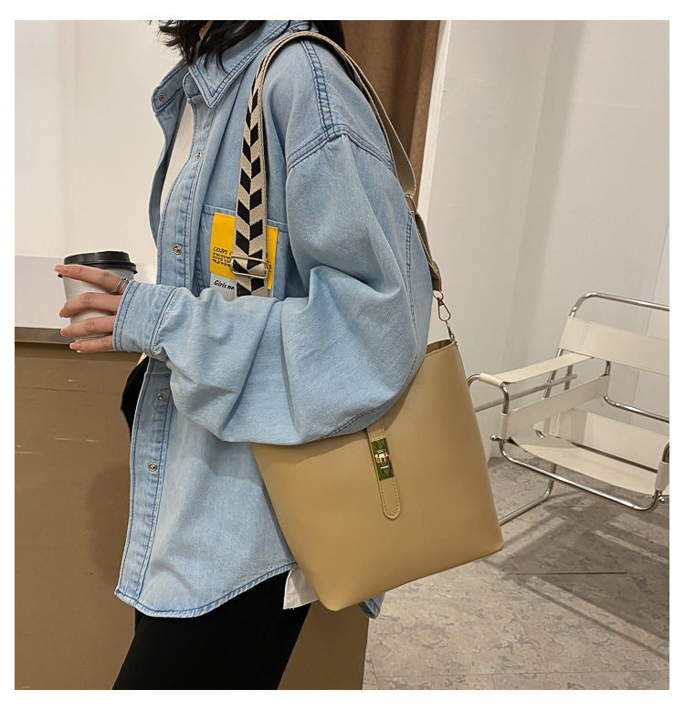 Vintage Bag Broadband Crossbody Bag Shoulder Western Style Bucket Bag Vintage Bag Broadband Crossbody Bag Shoulder Western Style Bucket Bag