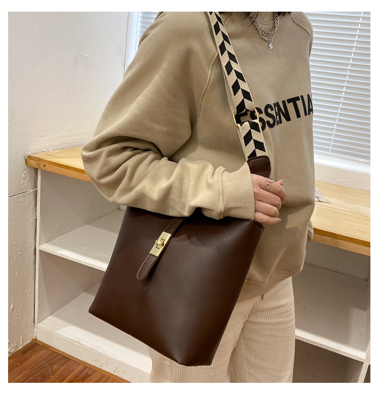 Vintage Bag Broadband Crossbody Bag Shoulder Western Style Bucket Bag Vintage Bag Broadband Crossbody Bag Shoulder Western Style Bucket Bag