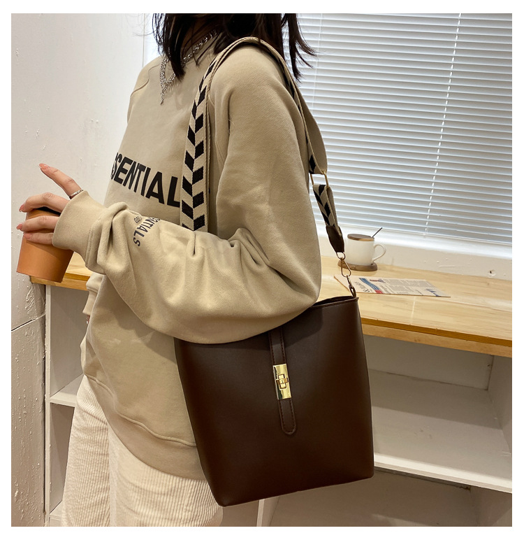 Vintage Bag Broadband Crossbody Bag Shoulder Western Style Bucket Bag Vintage Bag Broadband Crossbody Bag Shoulder Western Style Bucket Bag