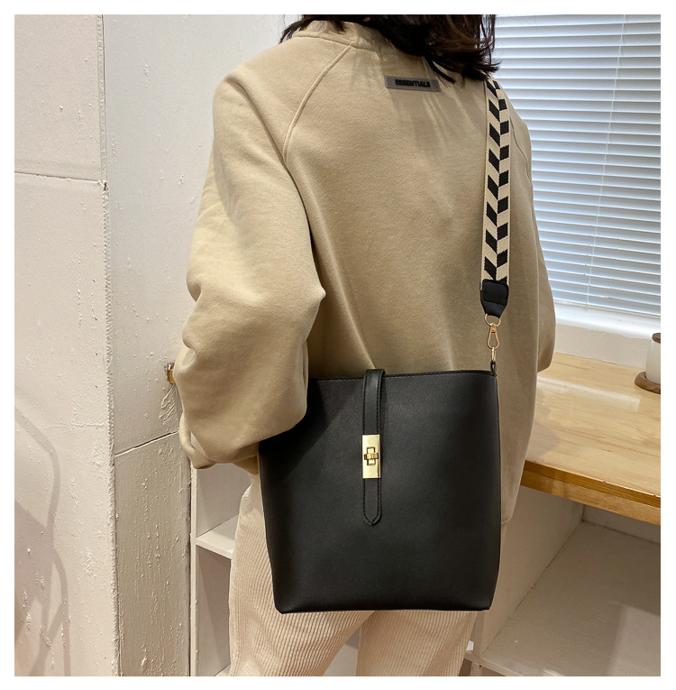 Vintage Bag Broadband Crossbody Bag Shoulder Western Style Bucket Bag Vintage Bag Broadband Crossbody Bag Shoulder Western Style Bucket Bag