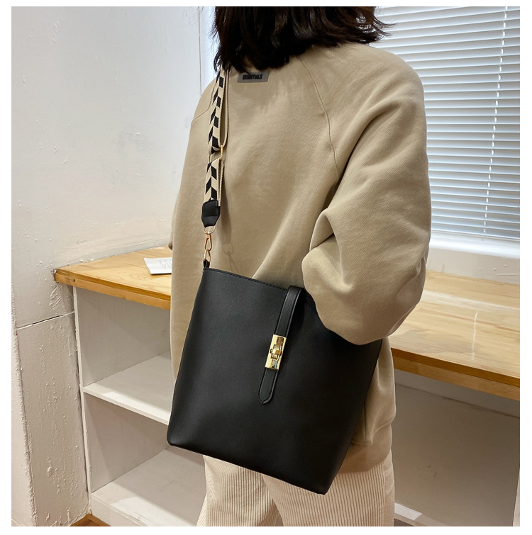 Vintage Bag Broadband Crossbody Bag Shoulder Western Style Bucket Bag Vintage Bag Broadband Crossbody Bag Shoulder Western Style Bucket Bag