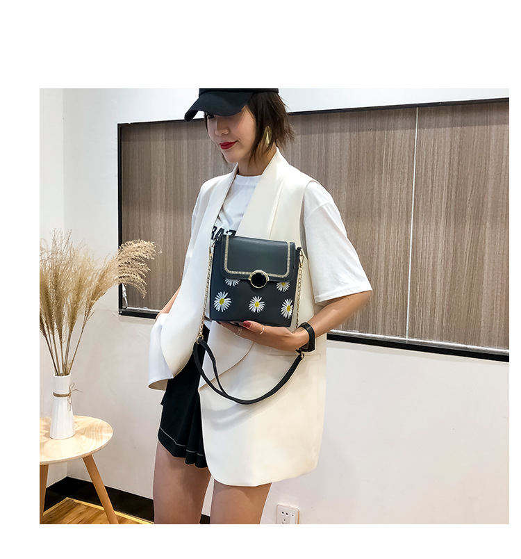 Factory Exclusive Supply New Korean Style Fashion Bucket Bag Internet Celebrity Women's Bag Fresh Sweet Shoulder Messenger Bag Wholesale Custom