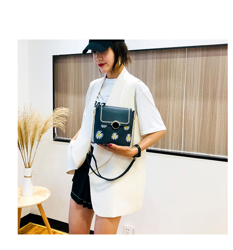 Factory Exclusive Supply New Korean Style Fashion Bucket Bag Internet Celebrity Women's Bag Fresh Sweet Shoulder Messenger Bag Wholesale Custom